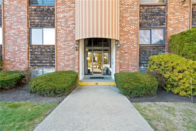 $264,900 | 510 Child Street, Unit 201C, Warren, RI 02885