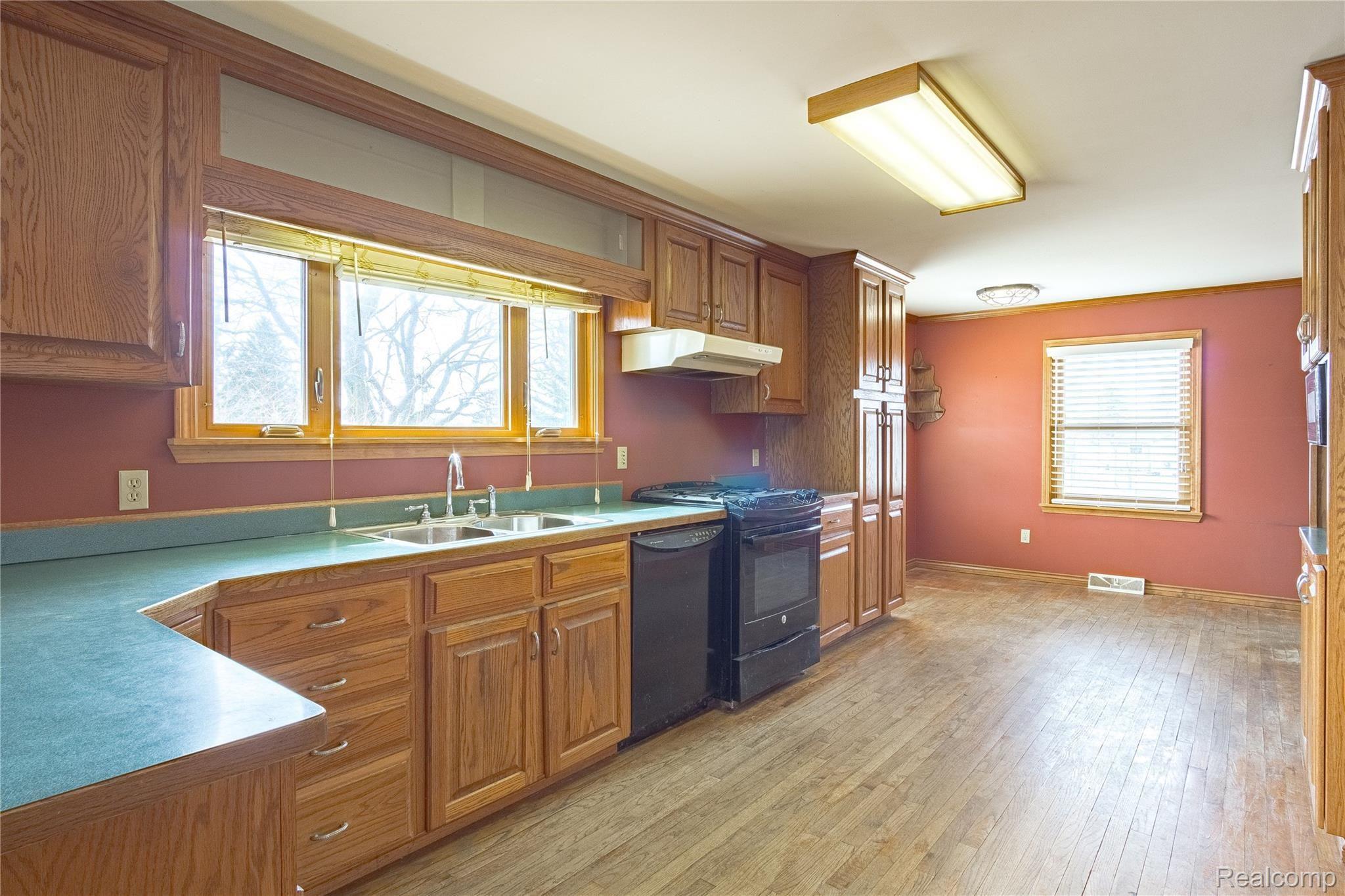 10141 Lehring Road Byron, MI 48418 - Photo 7 of 18 Interiors (12 of 32).jpg