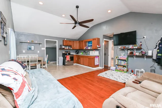 $115,000 | 230 Stahl Avenue, Washington, IL 61571