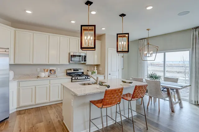 $559,990 | 424 Collingwood Road, South Elgin, IL 60177