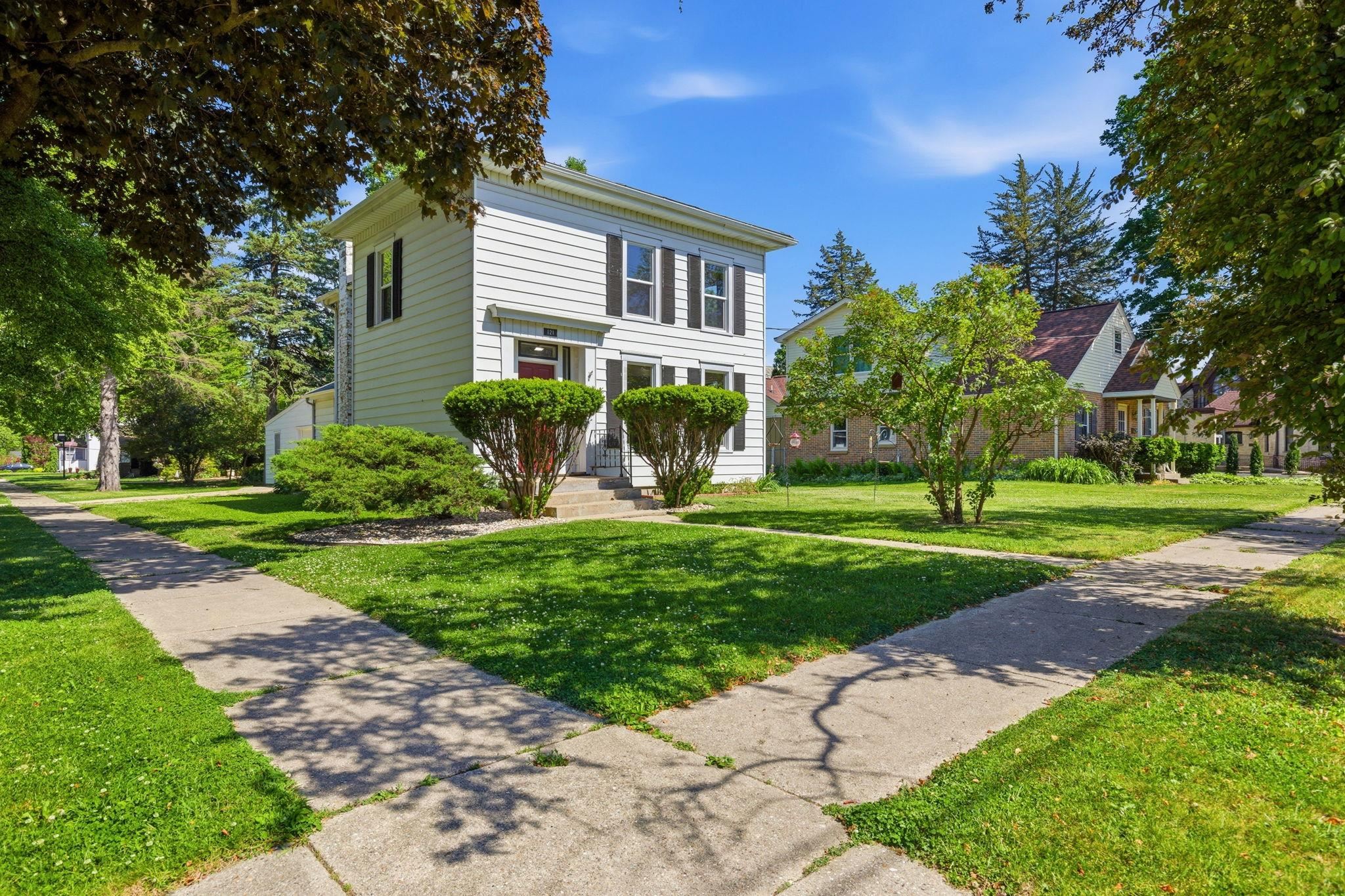 121 North 5th Street Delavan, WI 53115 - Photo 1 of 42