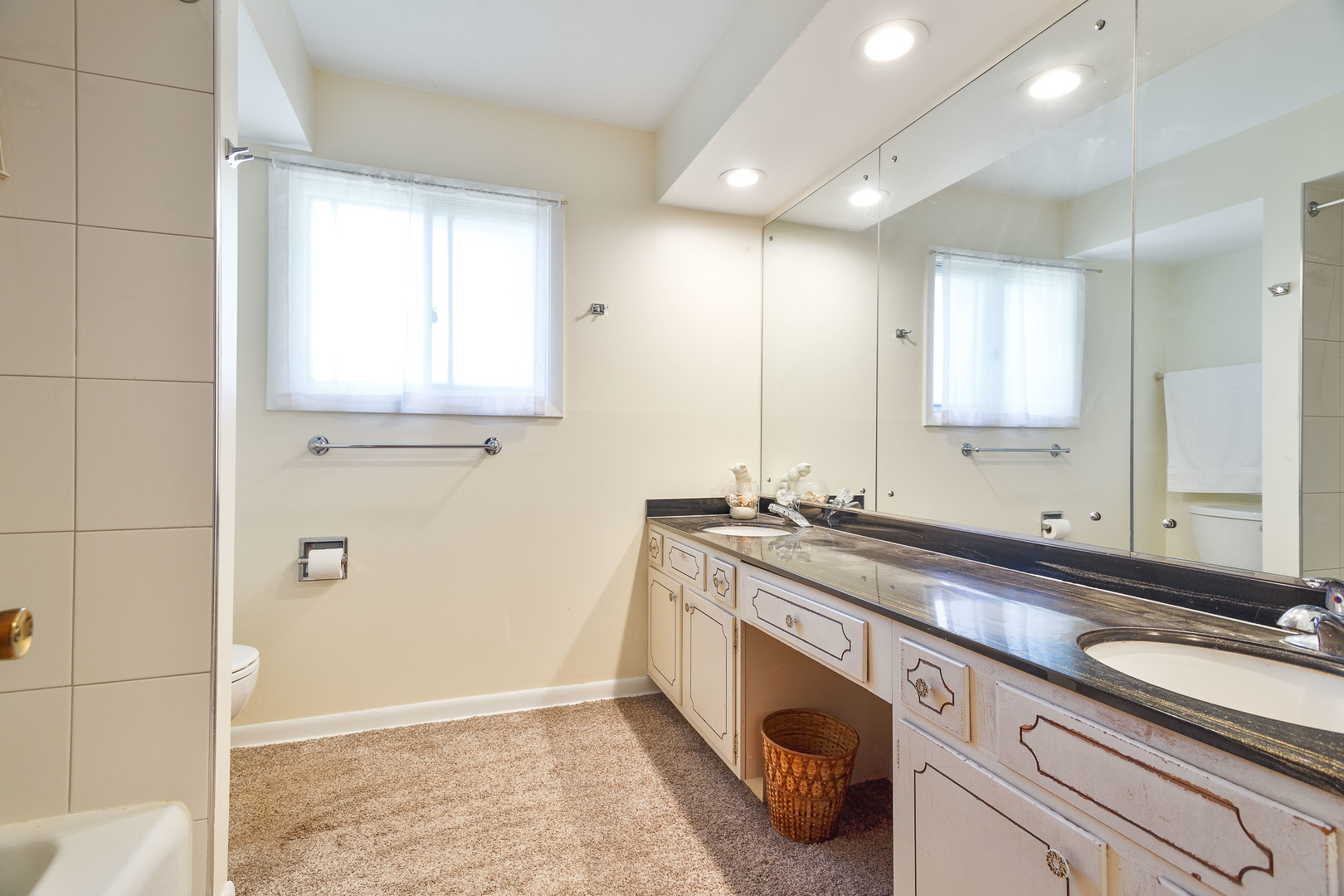 1604 Birch Road Northbrook, IL 60062 - Photo 16 of 23 Gallery Image 16