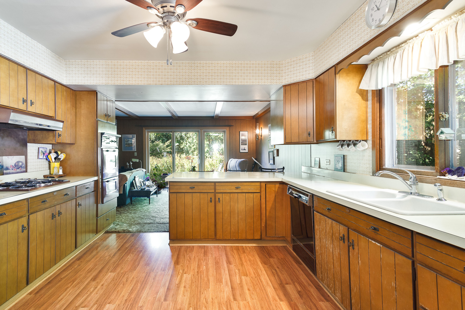 1604 Birch Road Northbrook, IL 60062 - Photo 8 of 23 Gallery Image 8