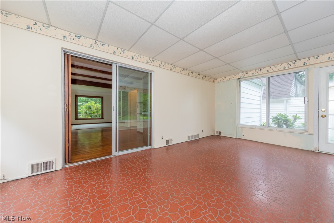 4589 East Berwald Road Cleveland, OH 44121 - Photo 11 of 26 Gallery Image 11