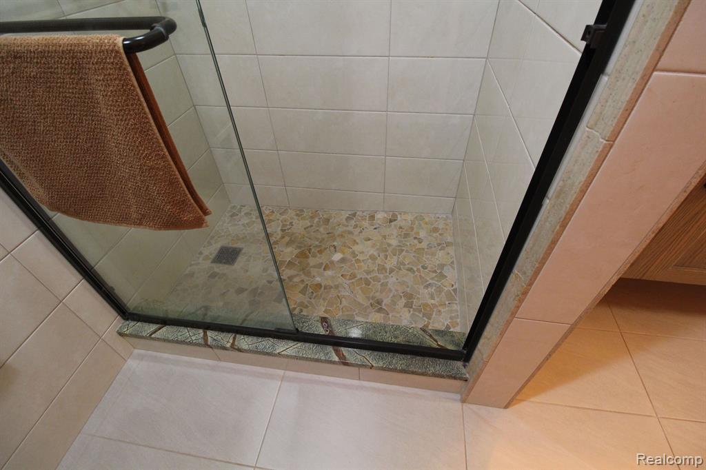 31775 Ridgeside Drive, Unit 2 Farmington Hills, MI 48334 - Photo 36 of 90