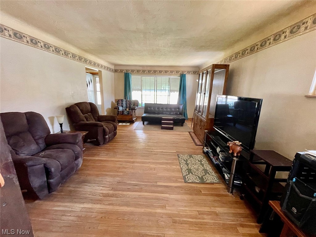 7209 Maplewood Road Parma, OH 44130 - Photo 8 of 23