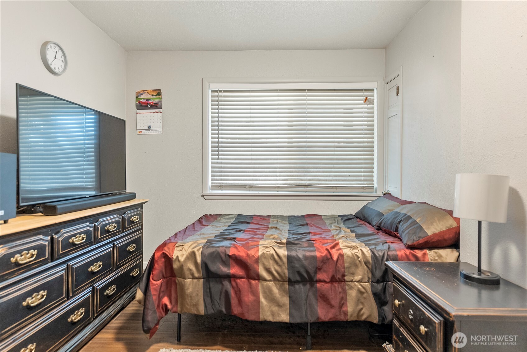519 Locust Street Omak, WA 98841 - Photo 24 of 33 a bedroom with a bed and a window