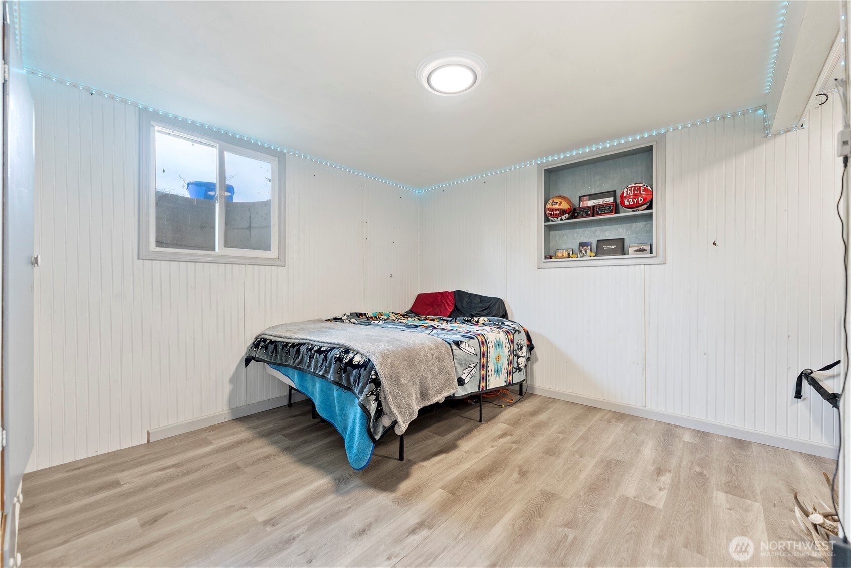 519 Locust Street Omak, WA 98841 - Photo 28 of 33 a bedroom with a bed and a painting on the wall