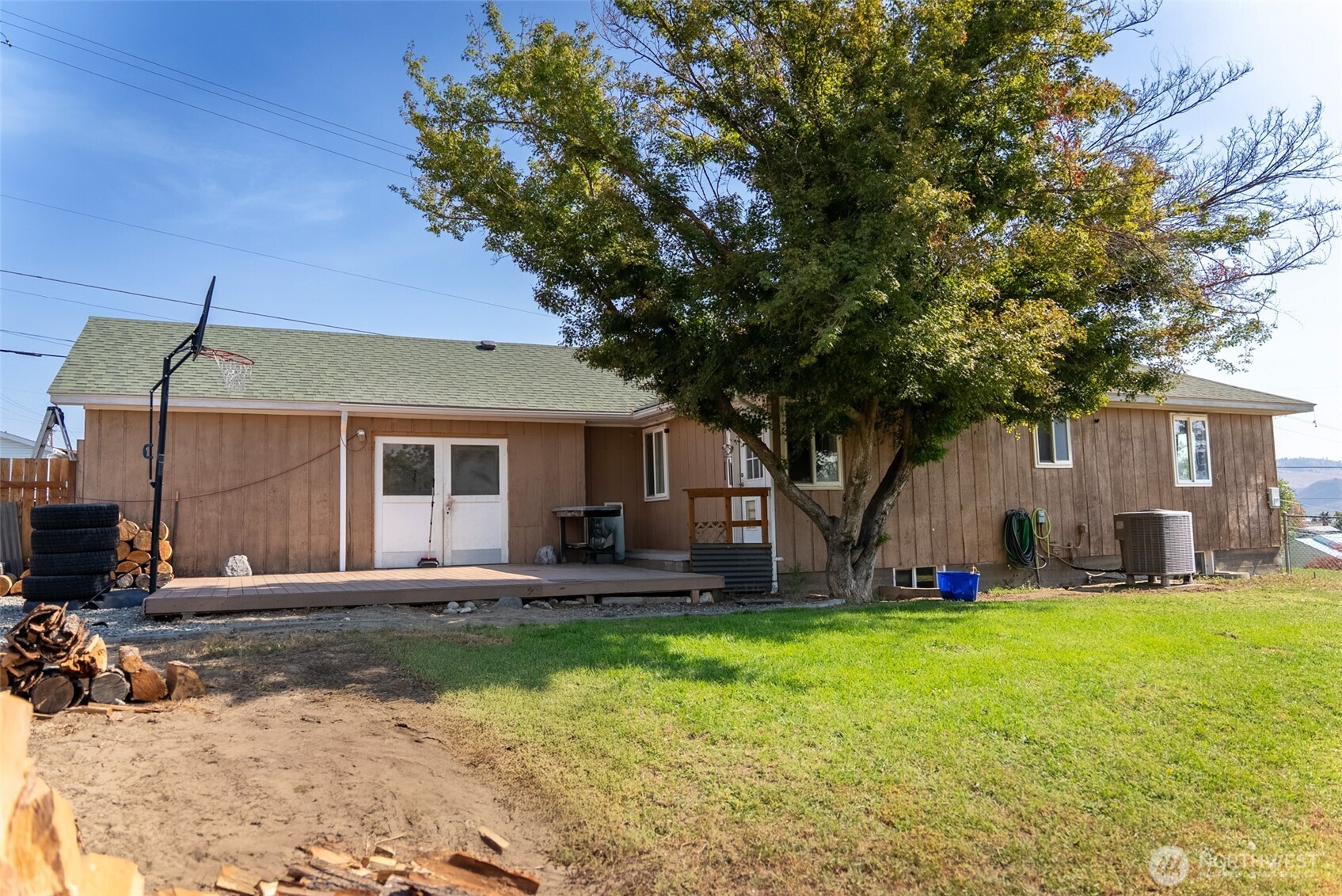 519 Locust Street Omak, WA 98841 - Photo 5 of 33 a front view of house with yard porch and tree
