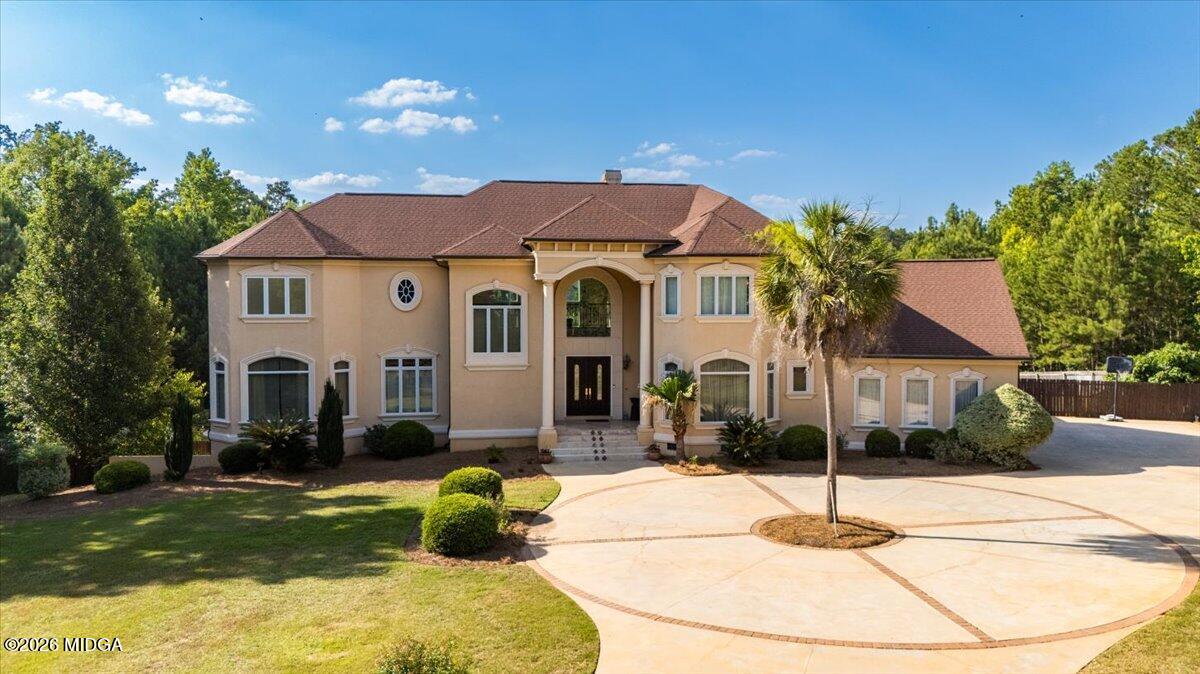 727 Latrobe Way Macon, GA 31220 - Photo 1 of 63 a front view of a house with a garden