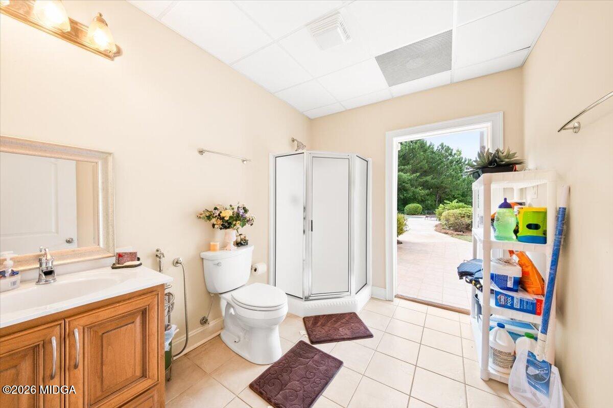 727 Latrobe Way Macon, GA 31220 - Photo 38 of 63 a bathroom with a sink toilet and shower
