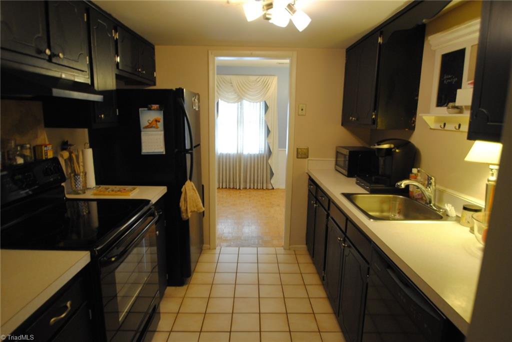 2918 St Marks Road Southwest, Unit E Winston-Salem, NC 27103 - Photo 3 of 12 Kitchen