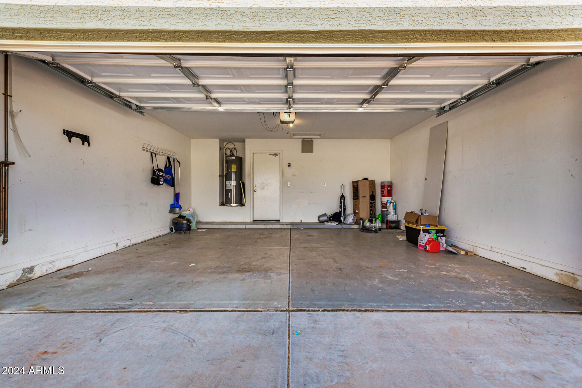 8757 West Griswold Road Peoria, AZ 85345 - Photo 18 of 22 GARAGE