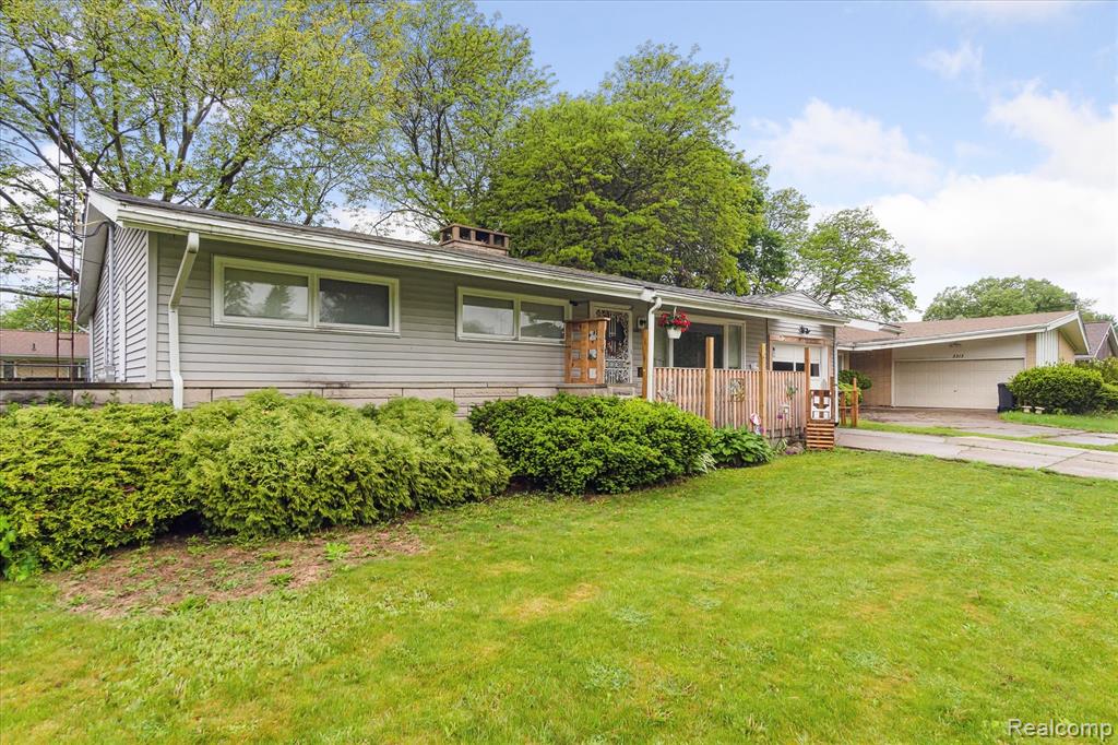 3307 Mackin Road Flint, MI 48504 - Photo 3 of 33 Gallery Image 3