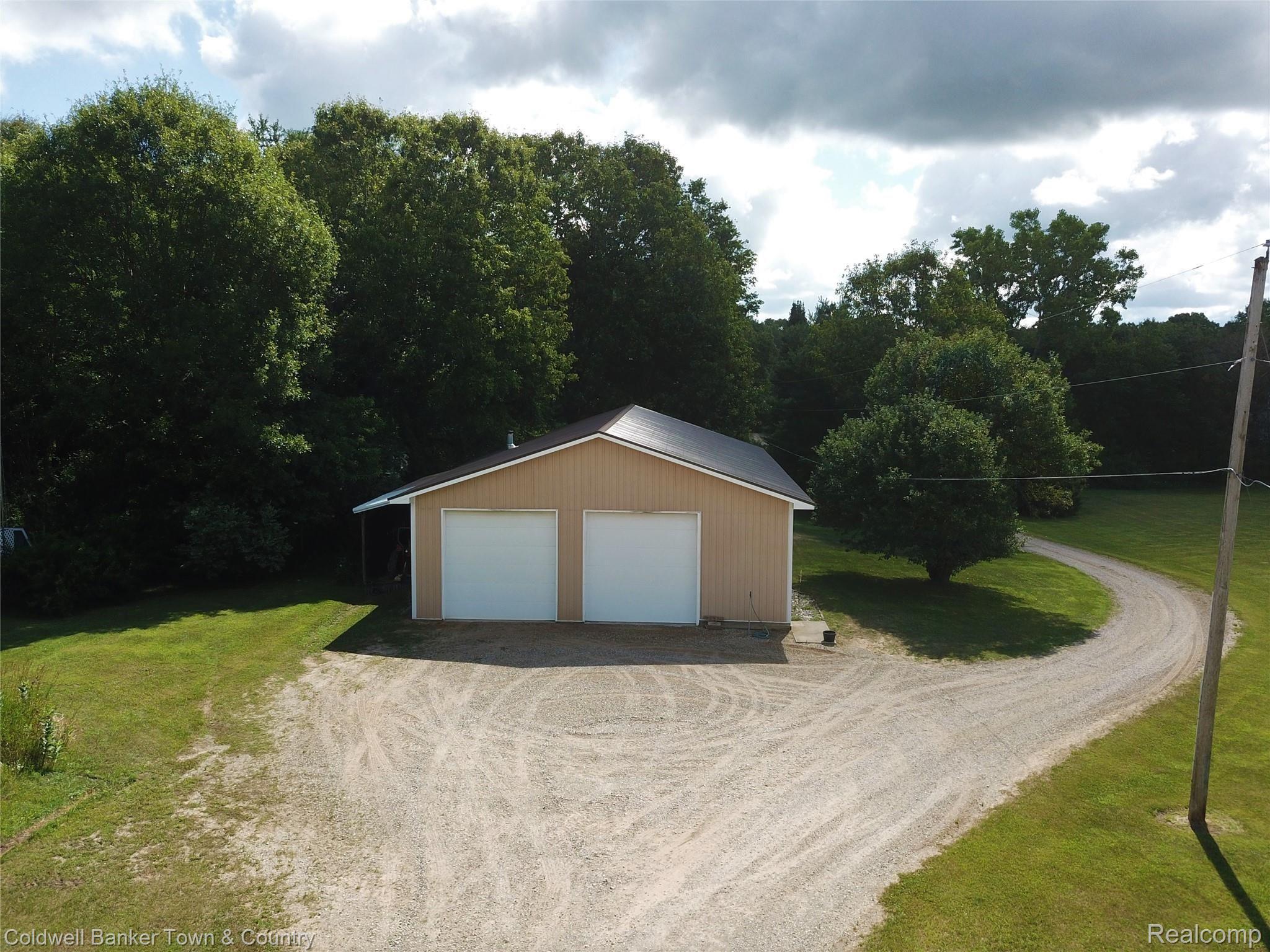 17090 Rosehill Road Pinckney, MI 48169 - Photo 41 of 47 Pole Barn, heated, drywalled, all a Man needs in there!