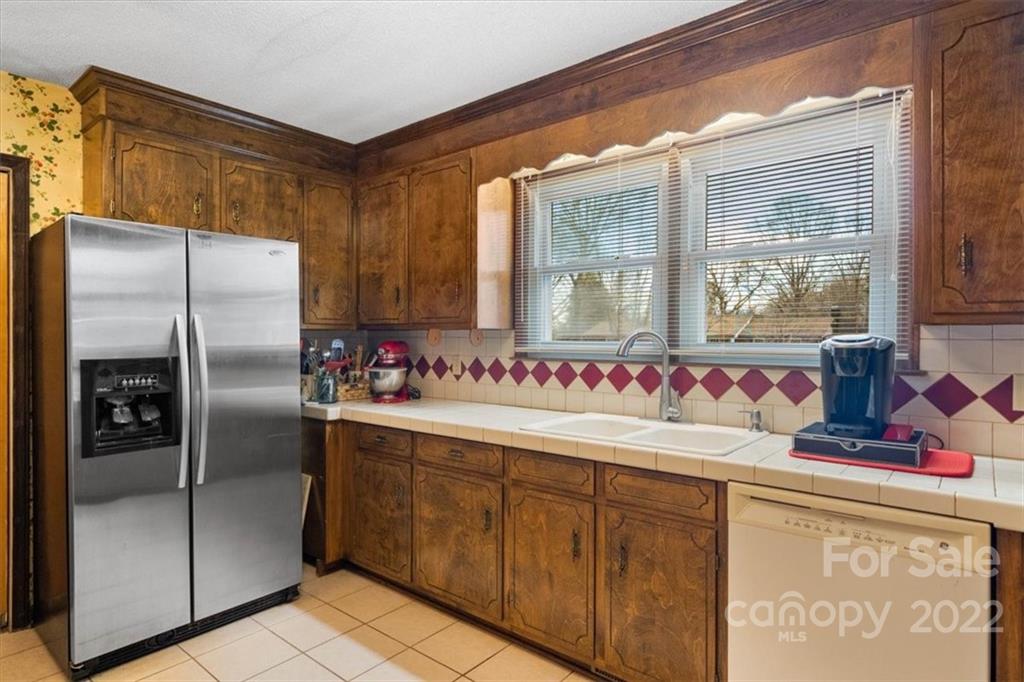 1552 Allen Lane Conover, NC 28613 - Photo 14 of 38 a kitchen with granite countertop a refrigerator and a sink