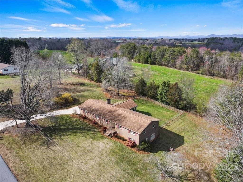 1552 Allen Lane Conover, NC 28613 - Photo 34 of 38 a view of a backyard with green space