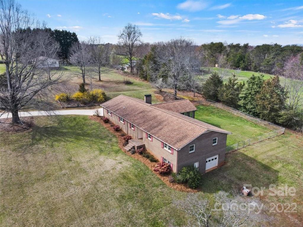 1552 Allen Lane Conover, NC 28613 - Photo 36 of 38 an aerial view of a house and outdoor space