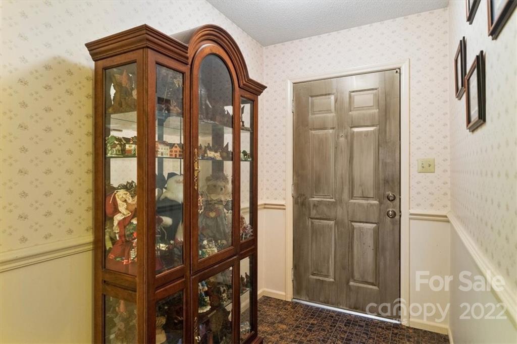 1552 Allen Lane Conover, NC 28613 - Photo 4 of 38 view of hall with wooden floor