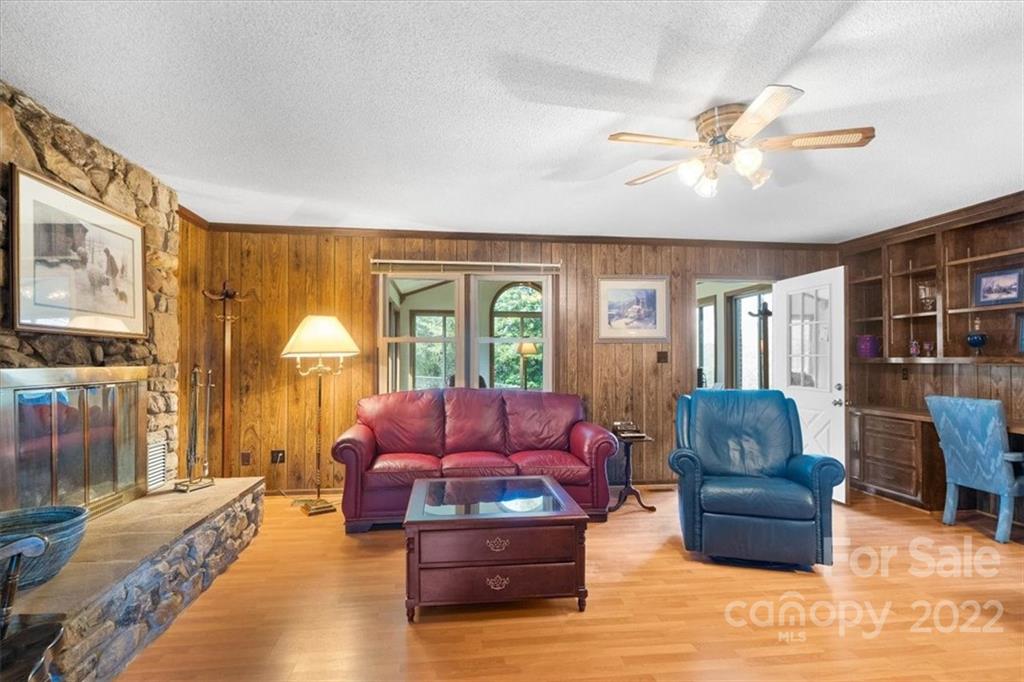 1552 Allen Lane Conover, NC 28613 - Photo 6 of 38 a living room with furniture and a window