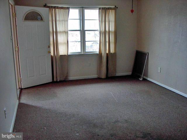 337 Ritenour Street Front Royal, VA 22630 - Photo 2 of 6 Living Room
