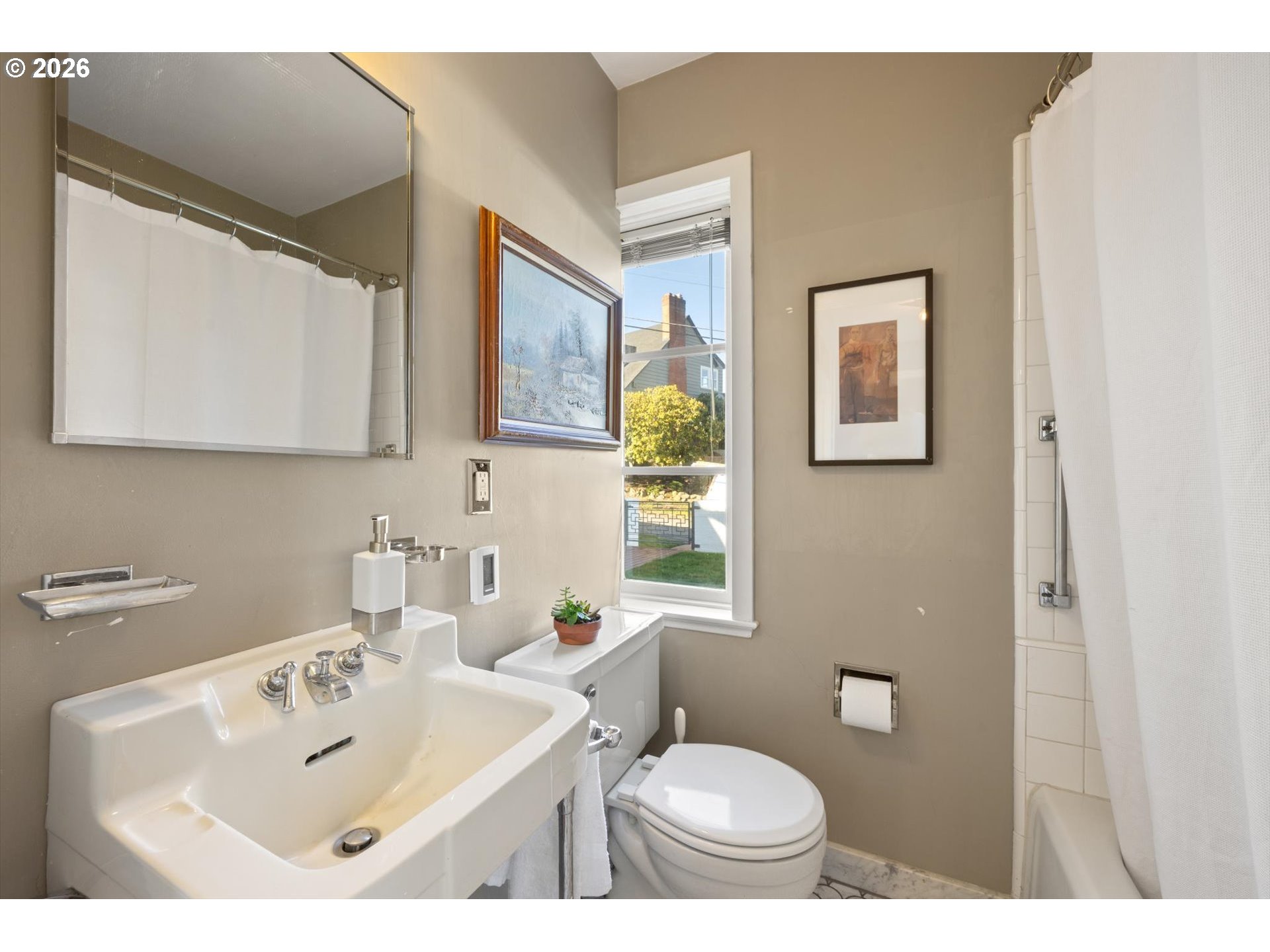 1136 Southwest Davenport Street Portland, OR 97201 - Photo 21 of 48 Bathroom