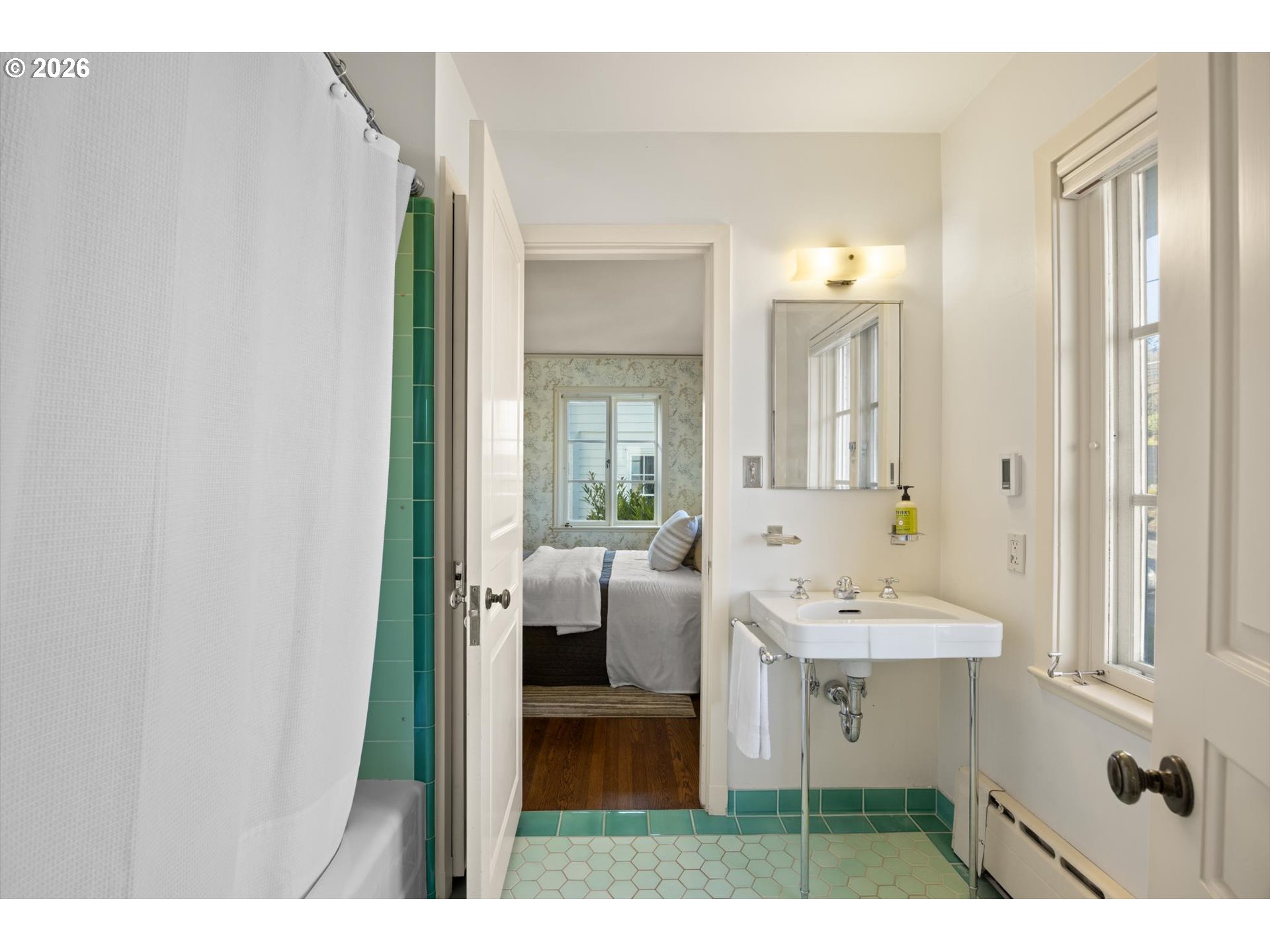 1136 Southwest Davenport Street Portland, OR 97201 - Photo 32 of 48 Bathroom