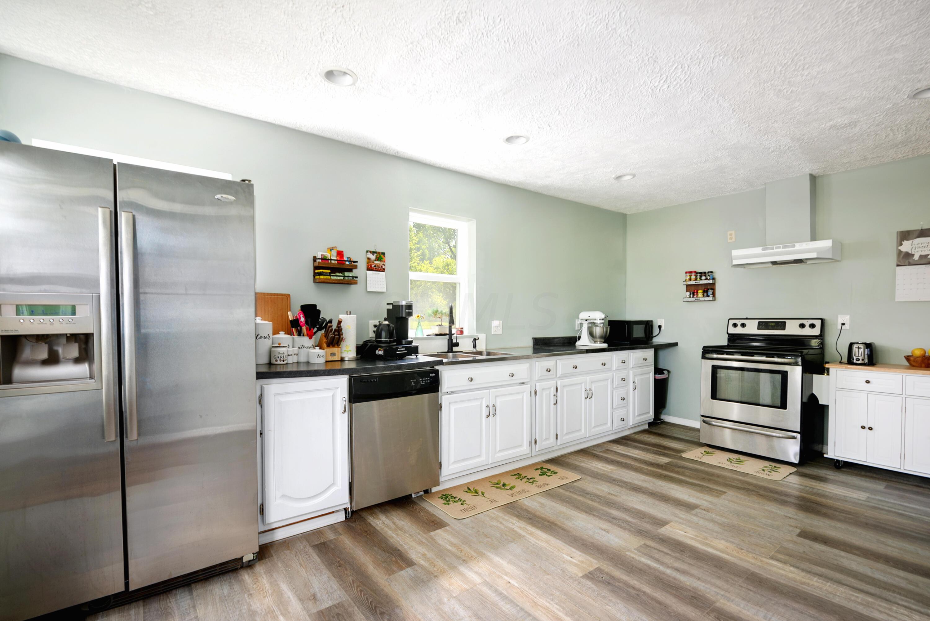 937 Sportsman Club Road Northwest Newark, OH 43055 - Photo 10 of 45 Kitchen
