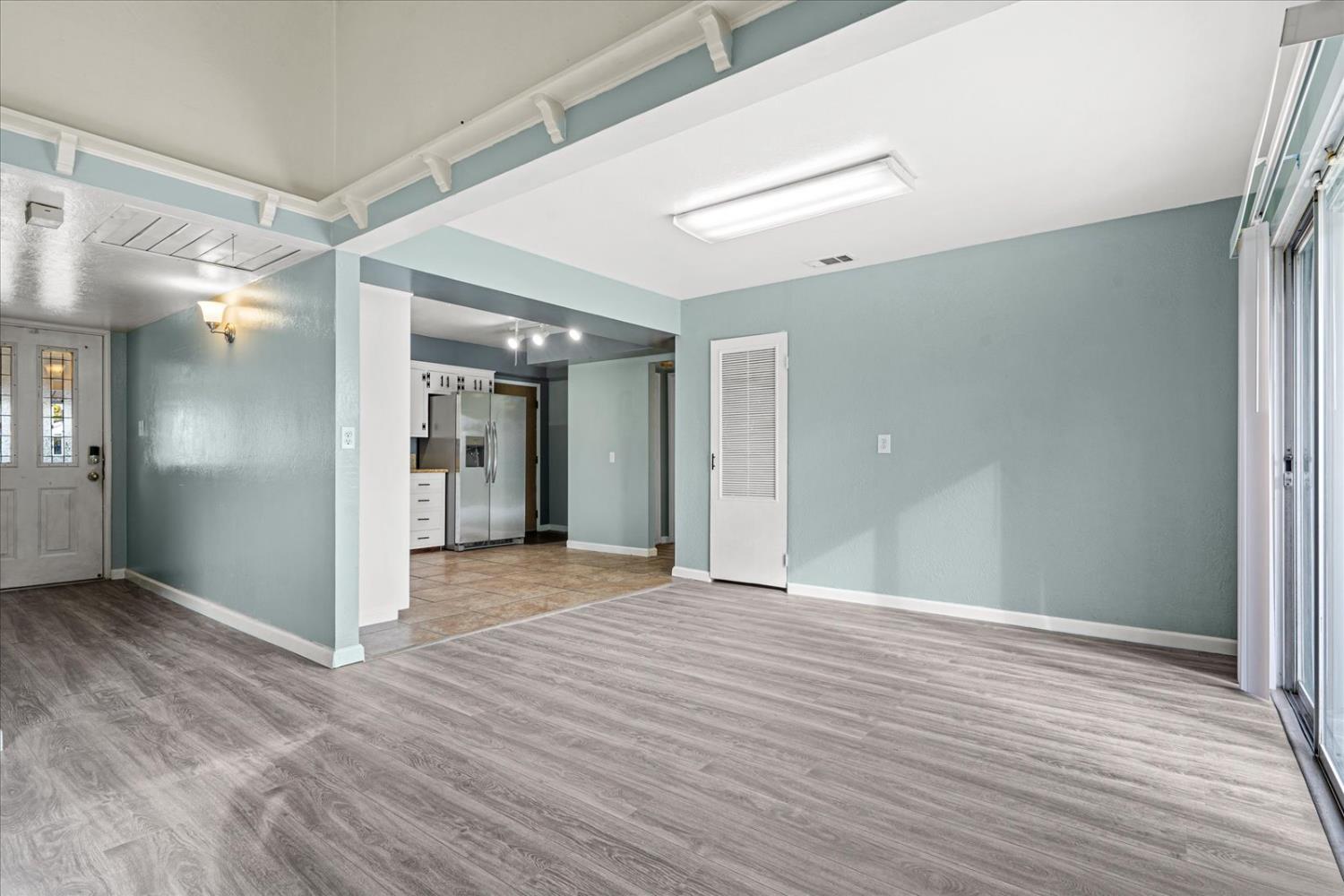 4350 Green Tree Drive Sacramento, CA 95823 - Photo 11 of 38