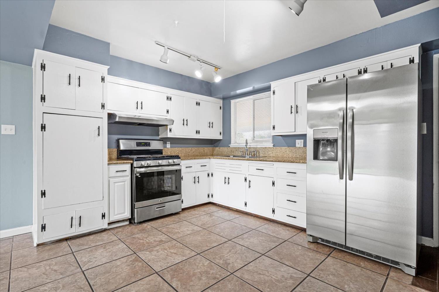 4350 Green Tree Drive Sacramento, CA 95823 - Photo 18 of 38