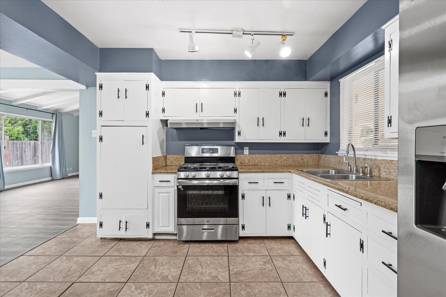 4350 Green Tree Drive Sacramento, CA 95823 - Photo 25 of 38