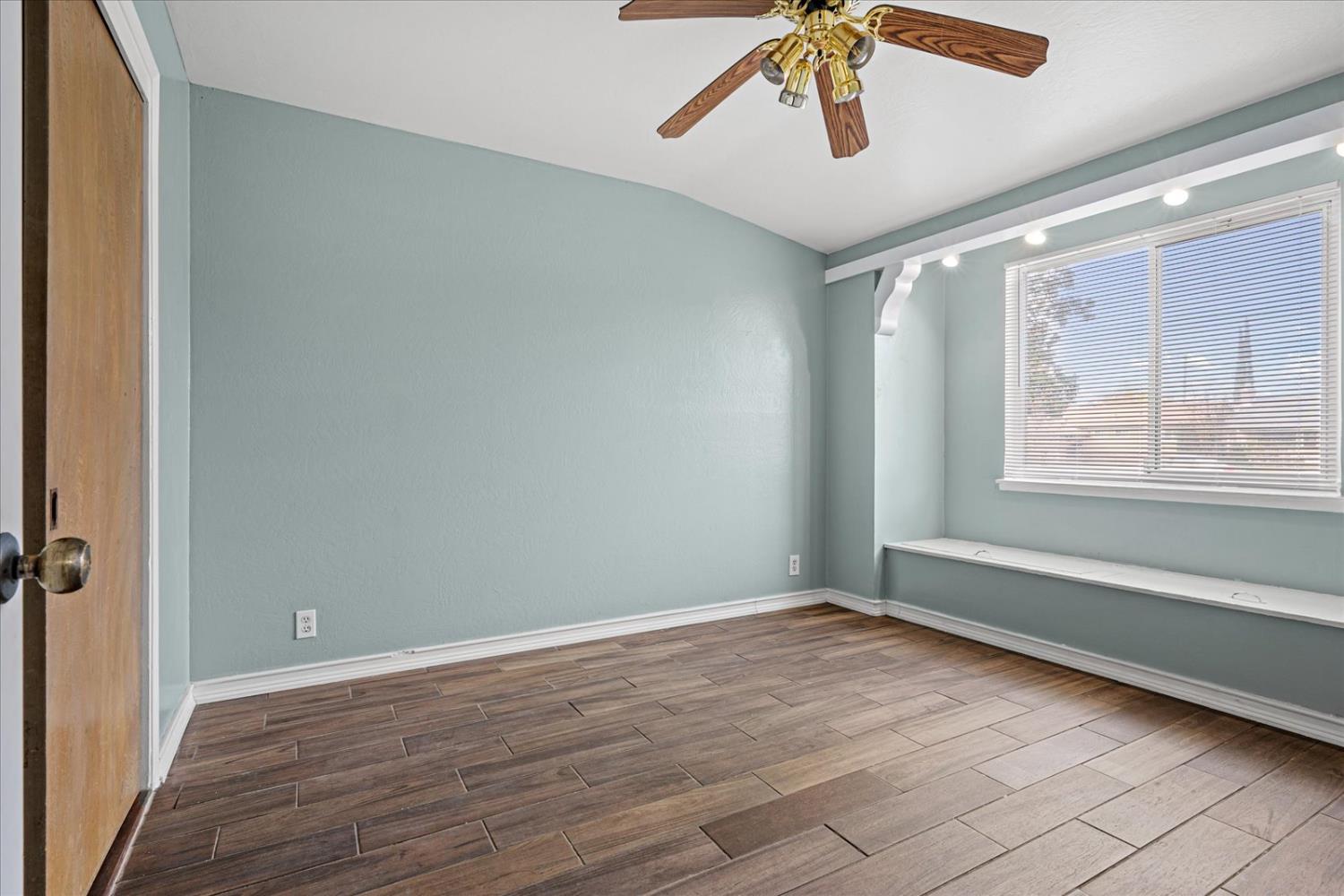 4350 Green Tree Drive Sacramento, CA 95823 - Photo 9 of 38