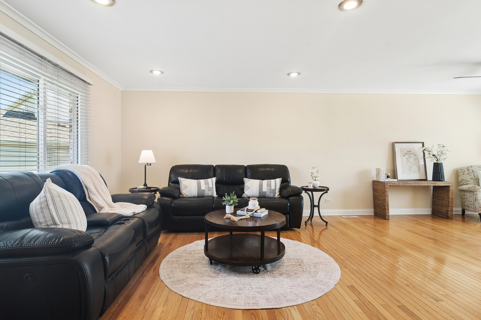 958 Chaucer Way Buffalo Grove, IL 60089 - Photo 3 of 23