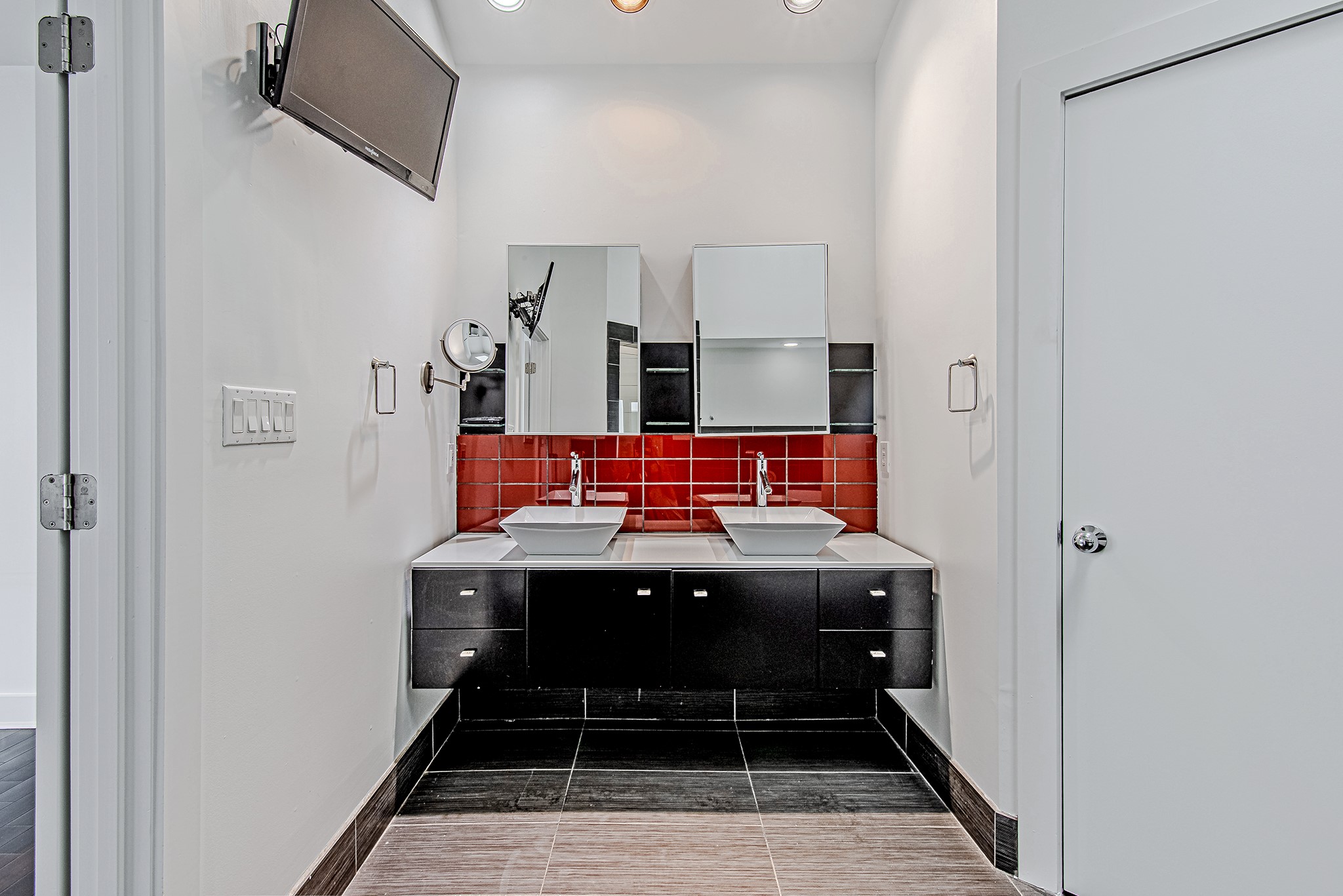 2025 Colquitt Street, Unit E Houston, TX 77098 - Photo 19 of 29 Additional view of the primary bathroom with ample counter space and storage.