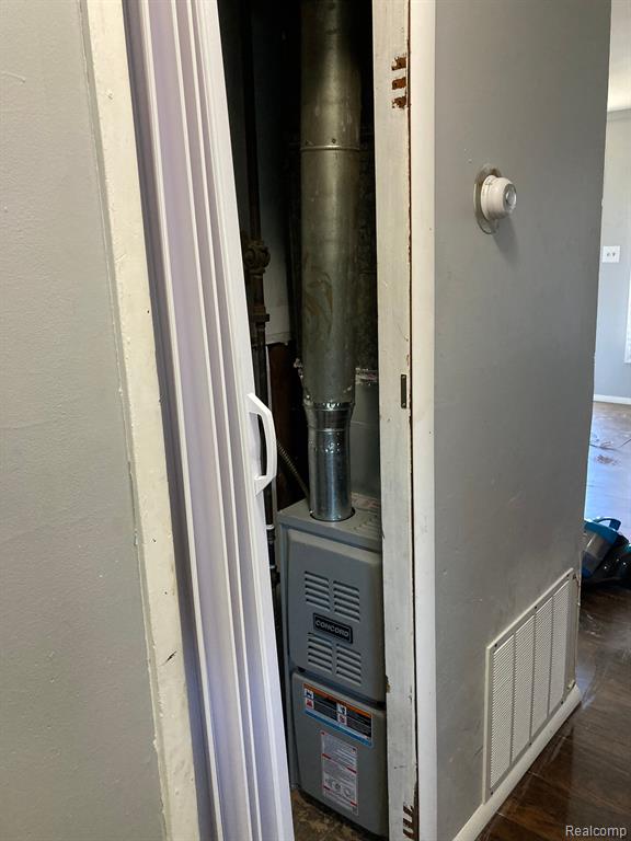 14016 Lamphere Detroit, MI 48223 - Photo 6 of 9