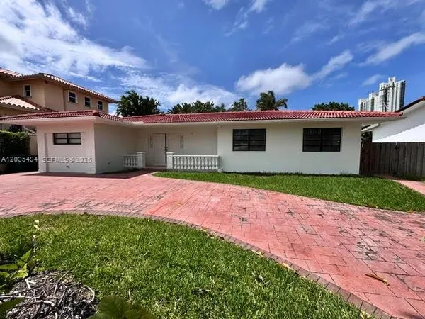 $1,950,000 | 215 187th Street, Sunny Isles Beach, FL 33160