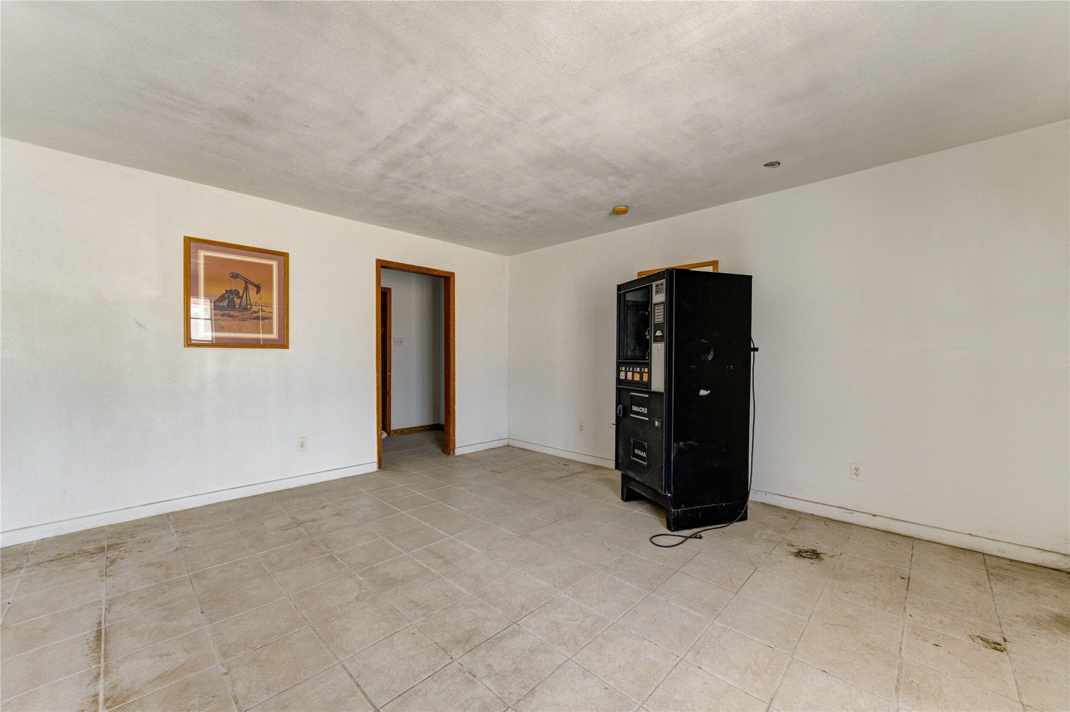 4602 Avenue H Rosenberg, TX 77471 - Photo 26 of 42 a view of an empty room with closet and window