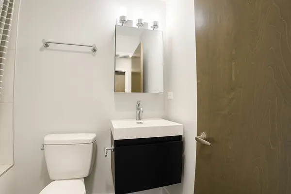 $5,400 | 3301 North Sheffield Avenue, Unit 402, Chicago, IL 60657