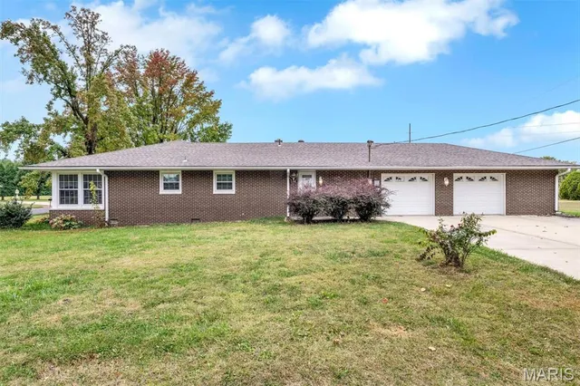 $374,900 | 1110 Cardinal Drive, East Alton, IL 62024
