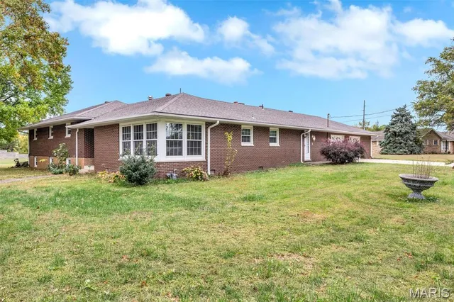 $374,900 | 1110 Cardinal Drive, East Alton, IL 62024