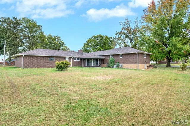 $374,900 | 1110 Cardinal Drive, East Alton, IL 62024