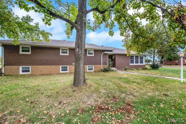 $374,900 | 1110 Cardinal Drive, East Alton, IL 62024