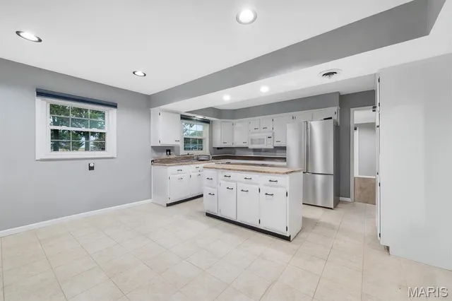 $374,900 | 1110 Cardinal Drive, East Alton, IL 62024