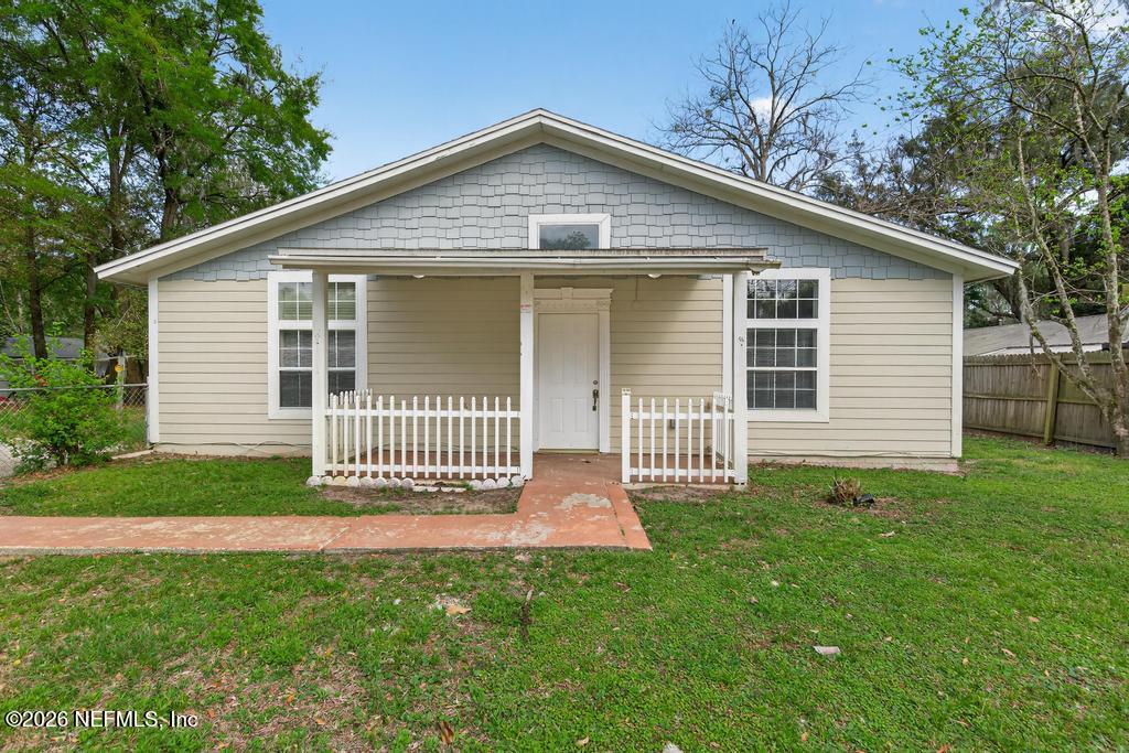 10803 Gladwynne Road Jacksonville, FL 32218 - Photo 2 of 44 a front view of a house with a garden