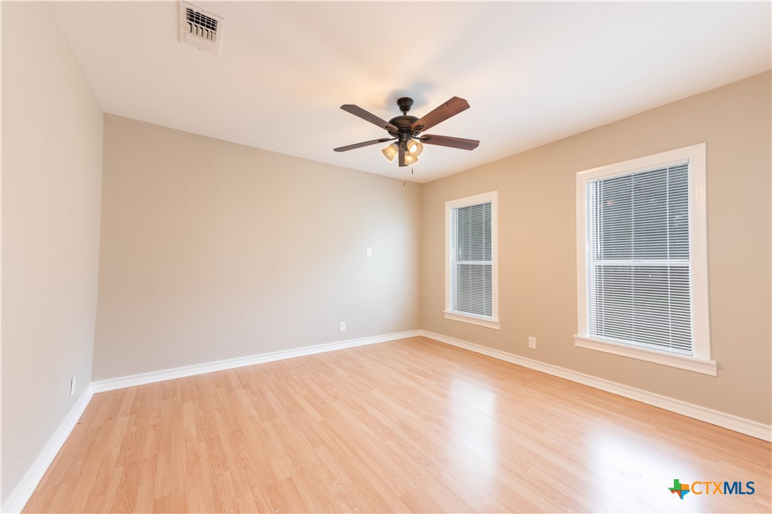 705 South Laurel Avenue Luling, TX 78648 - Photo 13 of 31