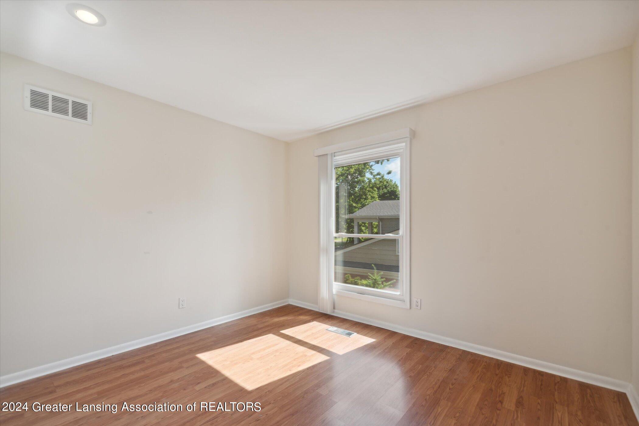 2903 North Cambridge Road Lansing, MI 48911 - Photo 29 of 49 29-2903-N-Cambridge-Rd-Lansing-MI-48911-
