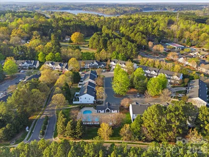 a picture of lake view