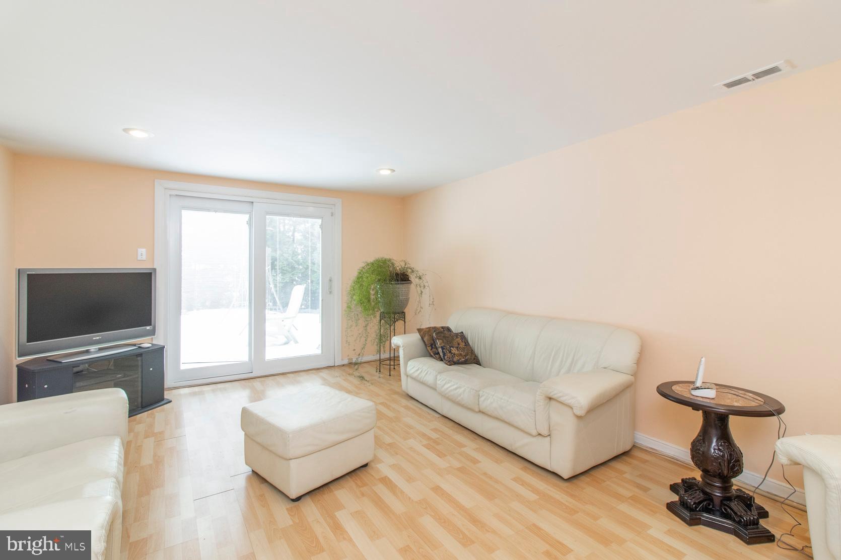 9233 Darlington Road Philadelphia, PA 19115 - Photo 15 of 44