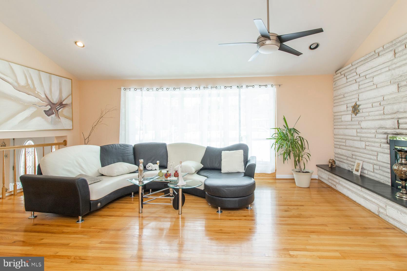 9233 Darlington Road Philadelphia, PA 19115 - Photo 4 of 44