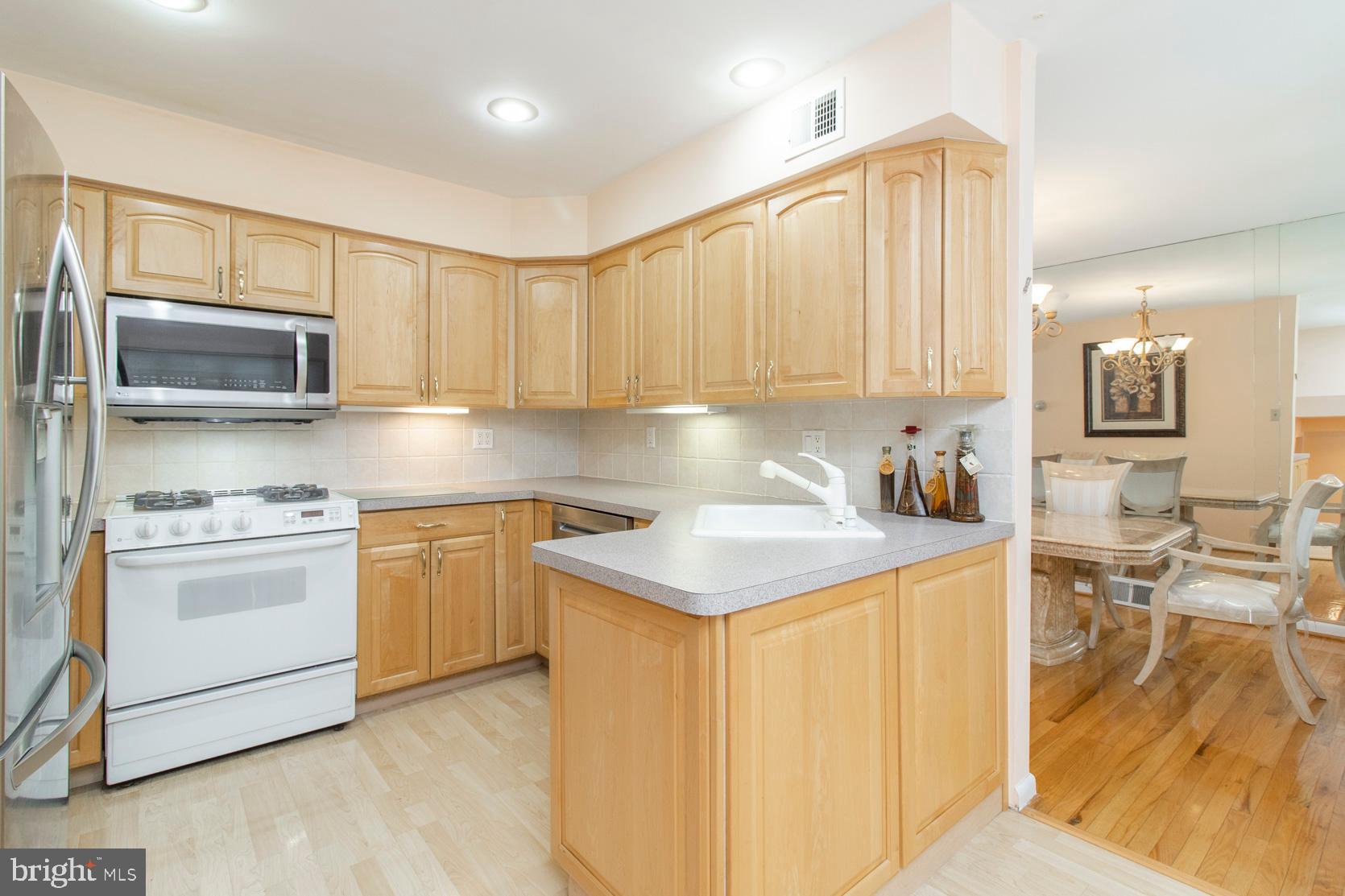 9233 Darlington Road Philadelphia, PA 19115 - Photo 9 of 44